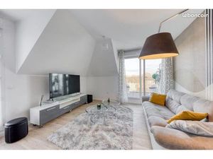 Beau f3 lumineux avec balcon