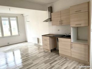 Loue F3 rénové Ville haute