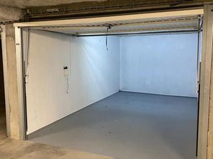 Garage sécurisé avec électricité dans résidence de standing