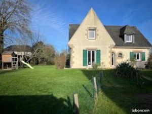 Location maison 5 chambres grand terrain proche bourg au calme à la Chapelle-des-Fougeretz