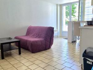 T2 une chambre salon