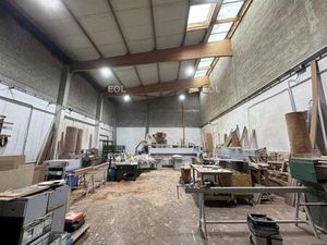 A vendre - bâtiment indépendant de 1 657 m²