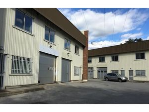 Local d'activités de 140 m² à louer à Lisses (91)