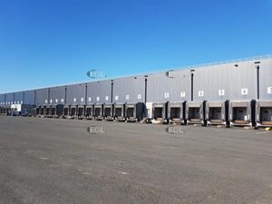 Entrepot traversant Montceau les Mines