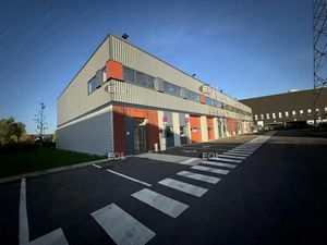 Locaux d'activités avec bureaux à partir de 376 m² disponibles à la location à Corbeil-Ess