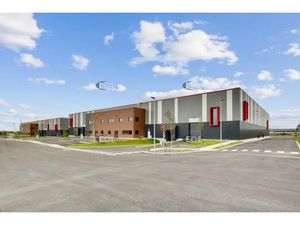 A louer - bâtiment d'activité de 3 925 m² divisibles