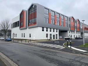 A LOUER : Locaux d'activités neufs