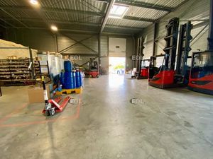 Entrepôt avec visibilité commerciale