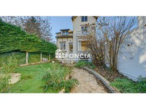 Opportunité rare à Clamart : maison des années 30 avec charme d’époque  jardin et logement