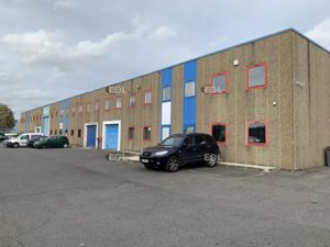 A LOUER : Local d'activités de 660 m²