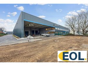 A louer immeuble indépendant réhabilité d'activité/stockage avec des bureaux d'accompagnem