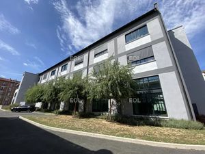 À louer : bâtiment indépendant pour activité/bureaux à Ivry-sur-Seine (94)