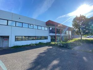 A louer  bâtiment indépendant avec ponts-roulants  à LISSES (91)