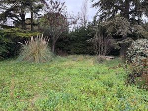 Velaux vend terrain constructible libre constructeur