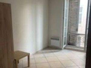 Beau t3 dans bel immeuble calme préfecture