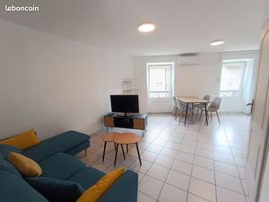 T2 meublé  refait à neuf  Bourgoin Centre  chauffage PAC