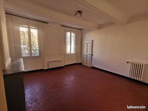 2 pièces  68m2  1er étage  balcon  centre ville de Lorgues..