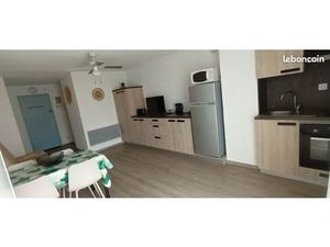 Grand studio meublé a l'année avec parking