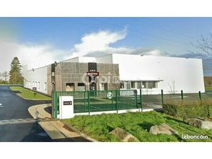 Local d'activité 900 m²