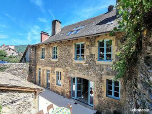 Maison 8 pièces 372 m²