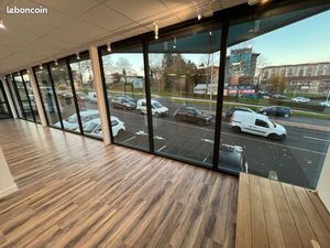 Aurillac – Local commercial 1 180 m²  visibilité et volumes modulables