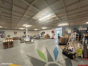 Local commercial de 247 m²