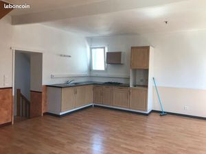 Maison au bourg de Glomel