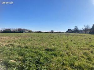 Terrain 586 m² Tauriac