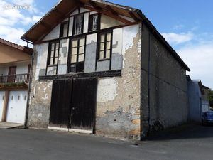 Bâtiment centre village