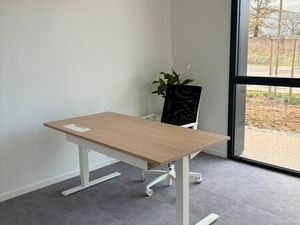 Bureau neuf avec point d'eau et place de parking à louer