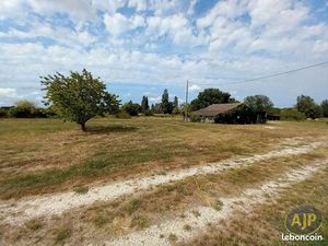 Parking/box 2 pièces 256 m²