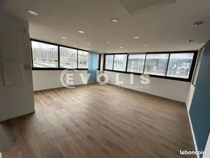 Bureaux 266 m²