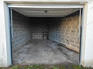 Parking/box 2 pièces 30 m²