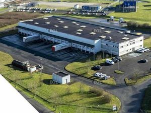 Local industriel 3 206 m²