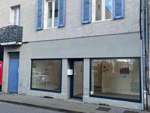 Local commercial belle visibilité 7m linéaire de vitrine en hyper centre