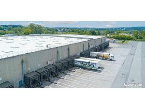 Local logistique 23 494 m²