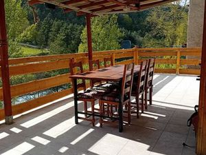 Rez de chaussée avec terrasse et jardin