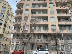 Particulier vend deux pièces possibilités trois pièces Centre Ville Nice  boulevard Franço