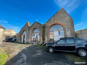 Maison 4 pièces 712 m²