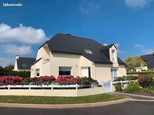 Maison contemporaine familiale  spacieuse  lumineuse au calme et proche du centre