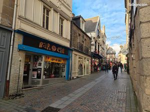 Local hypercentre bail précaire