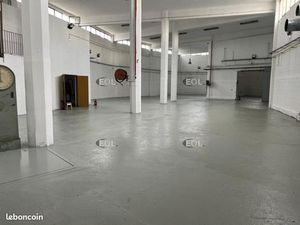 Local d'activité 1 688 m²