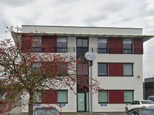 BUREAUX 4 pièces à louer