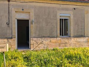 MAISON EN PIERRE de PLAIN PIED avec 2 CHAMBRES  JARDIN et 2 PLACES DE STATIONNEMENT  à 5 m