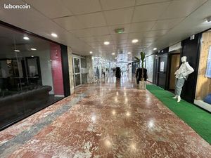 Local commercial 442 m²