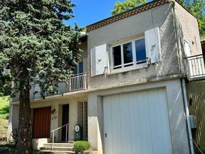 Maison individuelle avec vue sur les montagnes