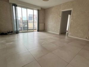 Appartement traversant T3 Jeanne d'Arc - place du lycée