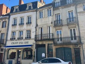 Appartement + balcon antiquaires