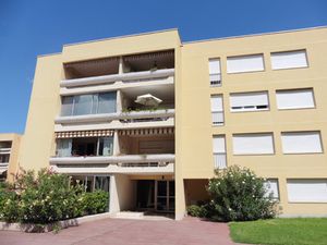 Appartement 3 pièces au 3étage dans résidence sécurisée à lo