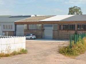 Entrepôt avec parking 250 M2